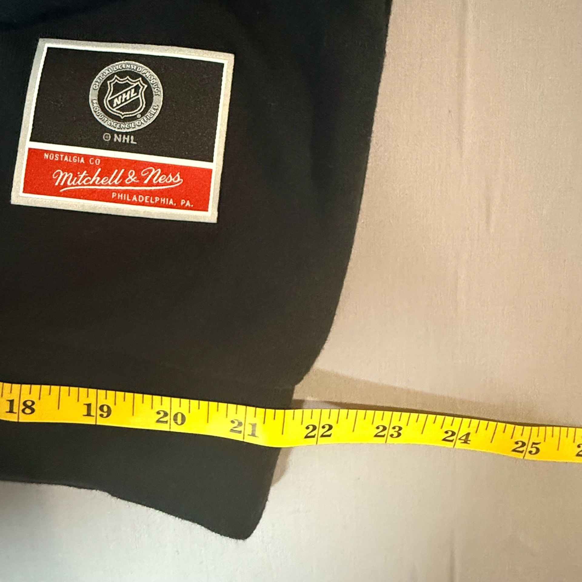Mitchell & Ness Washington Capitals NHL Hoodie Size woman's L Black 6
