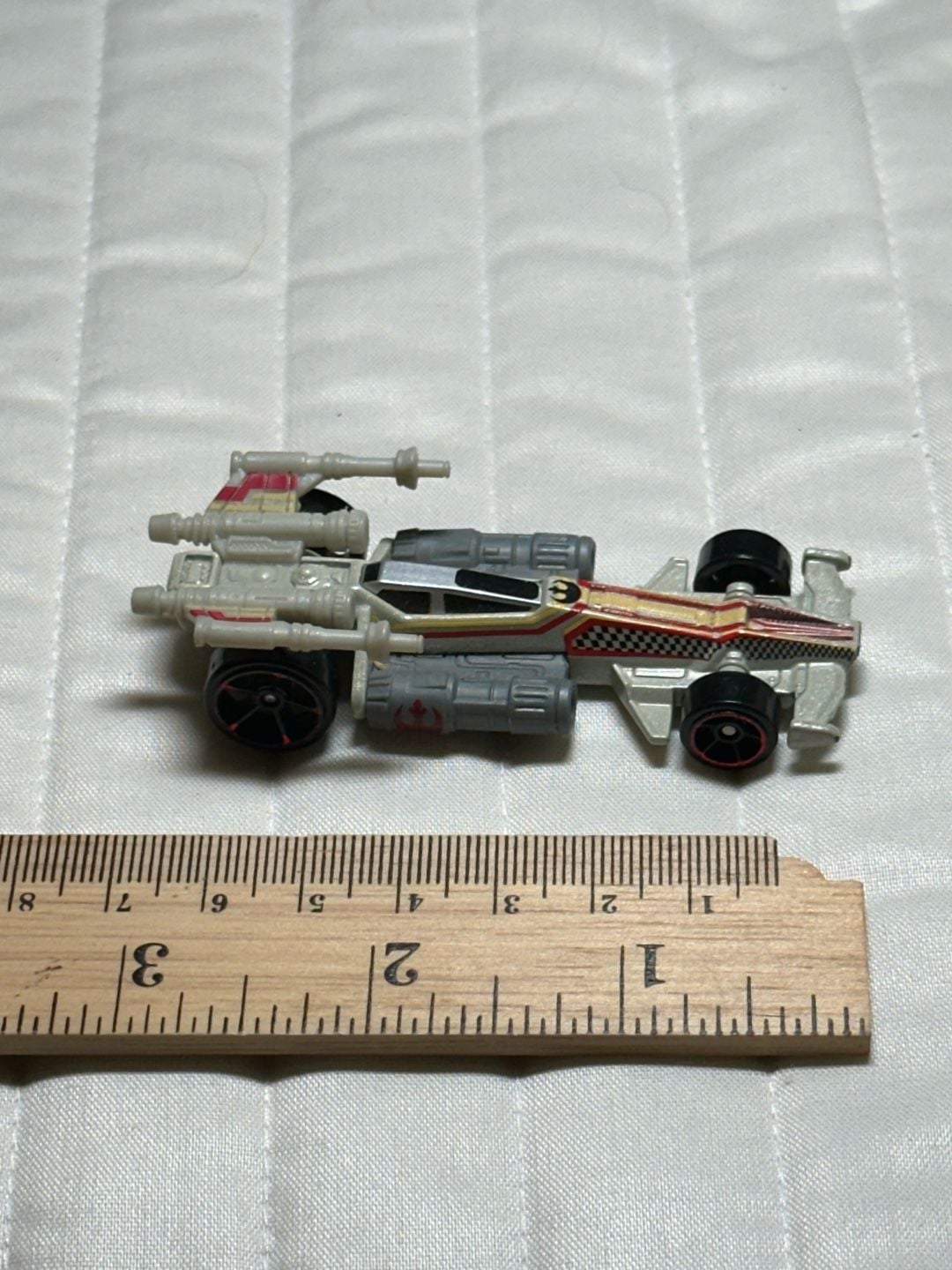 Hot Wheels Star Wars X-Wing Fighter Character Car Die-Cast 1