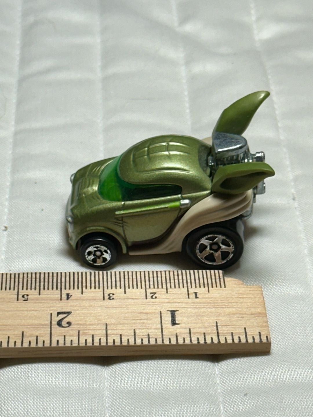 Hot Wheels Star Wars Yoda Character Car Green 3