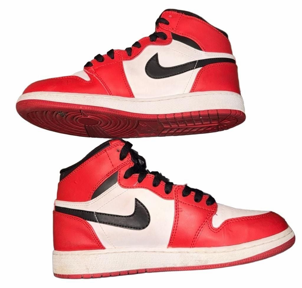 Air Jordan 1 Retro High Chicago Size 6.5Y White Red Black 6