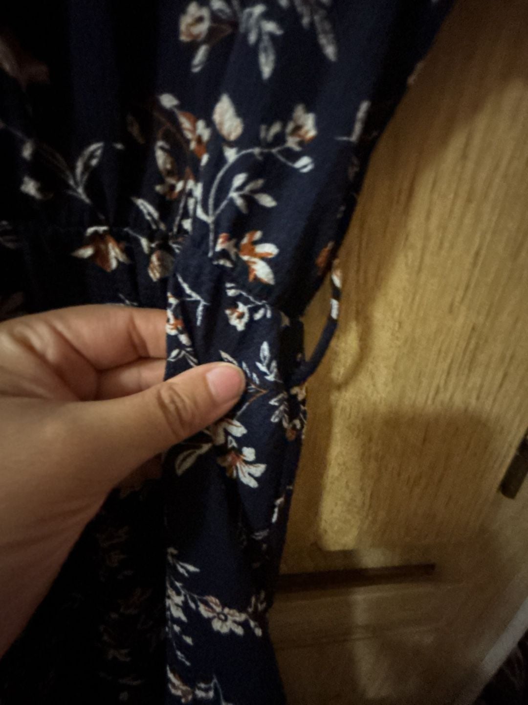 Hapsha Floral Dress Size XL Navy Blue Flutter Sleeve V-Neck Midi 9