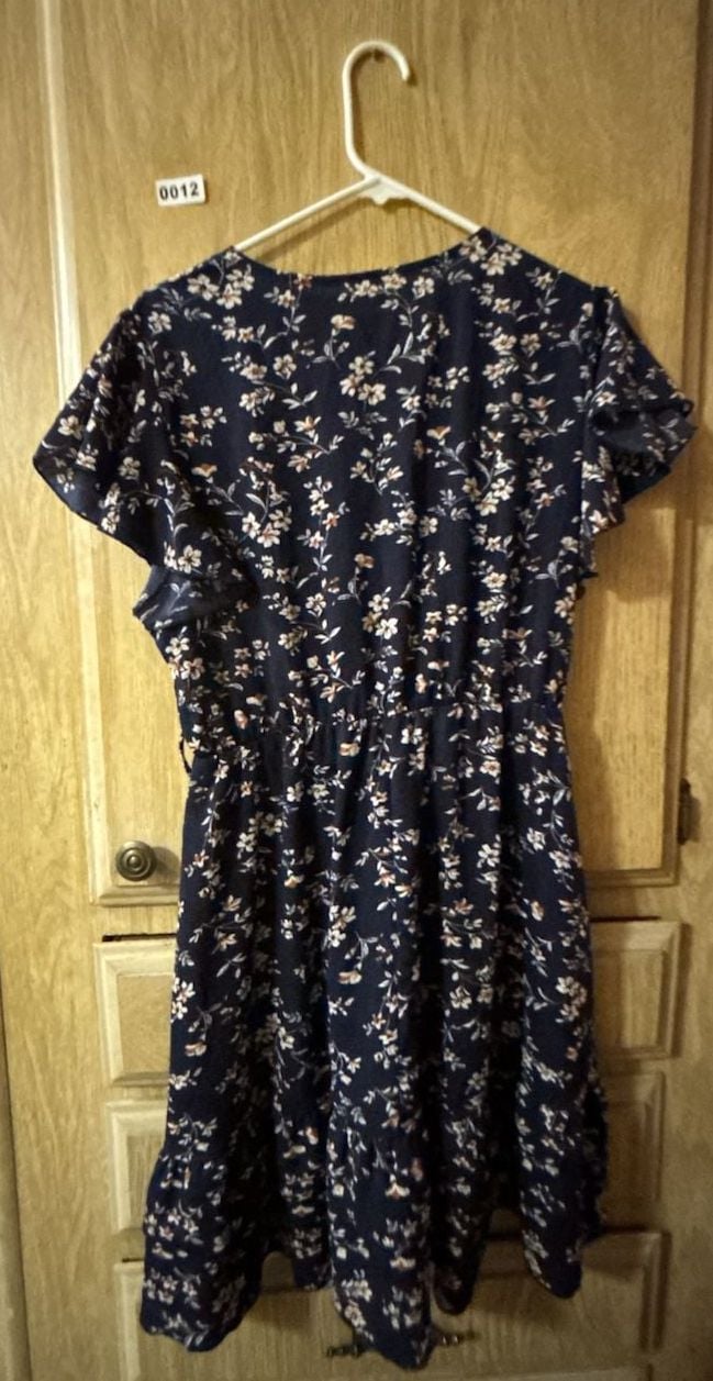 Hapsha Floral Dress Size XL Navy Blue Flutter Sleeve V-Neck Midi 7