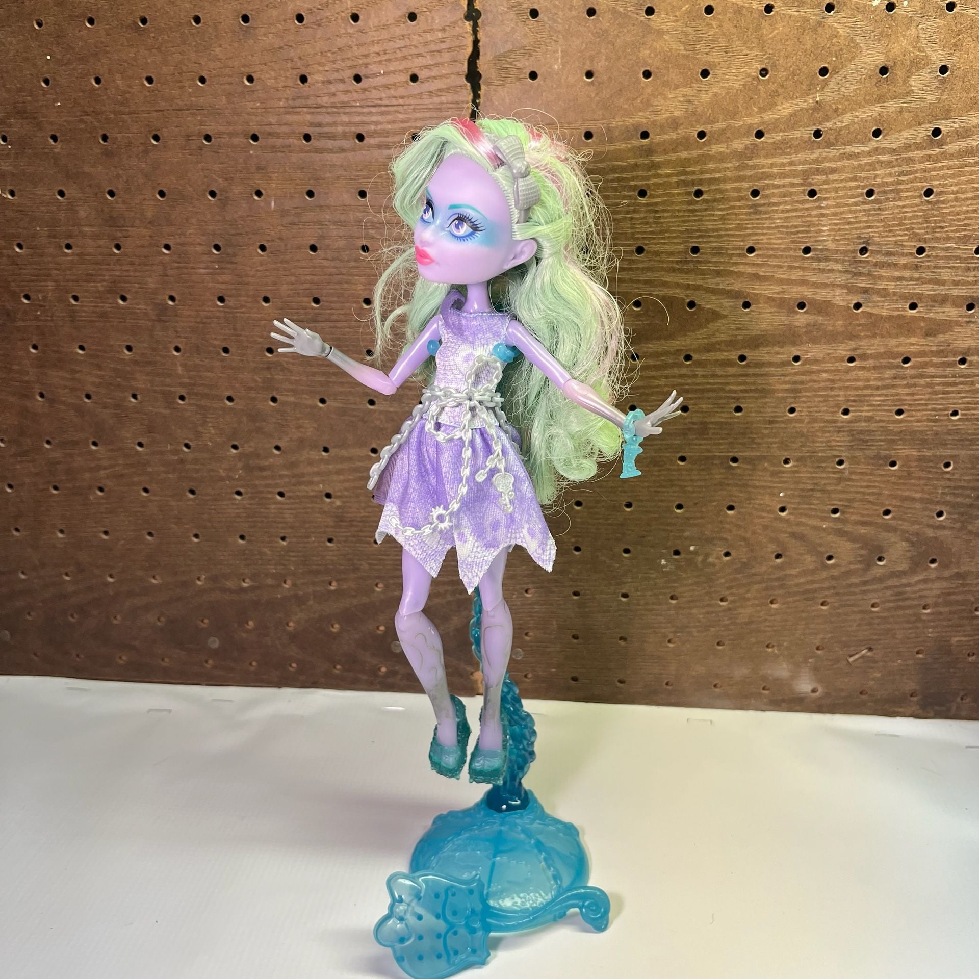 Monster High Haunted Getting Ghostly Twyla Doll 1