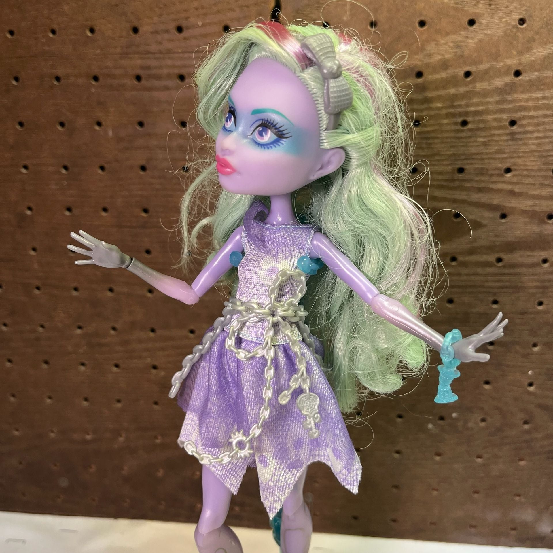 Monster High Haunted Getting Ghostly Twyla Doll 2