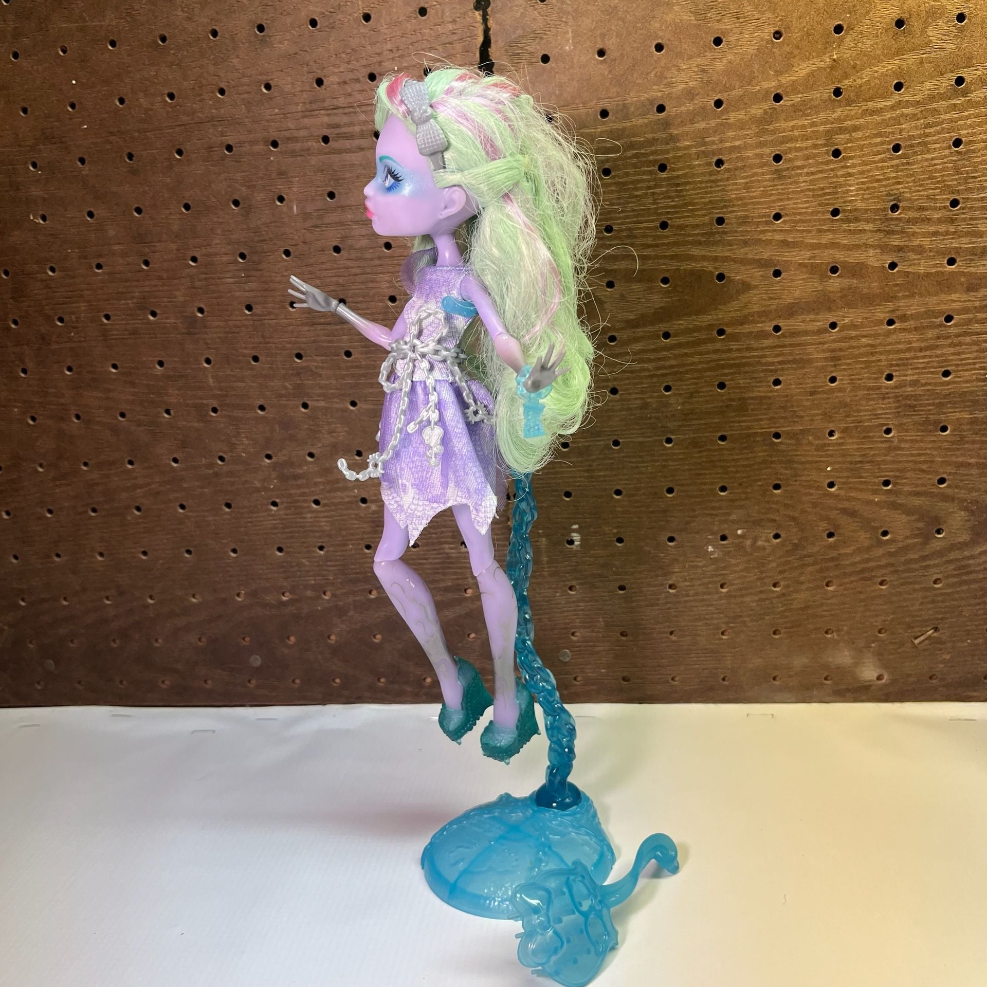 Monster High Haunted Getting Ghostly Twyla Doll 5