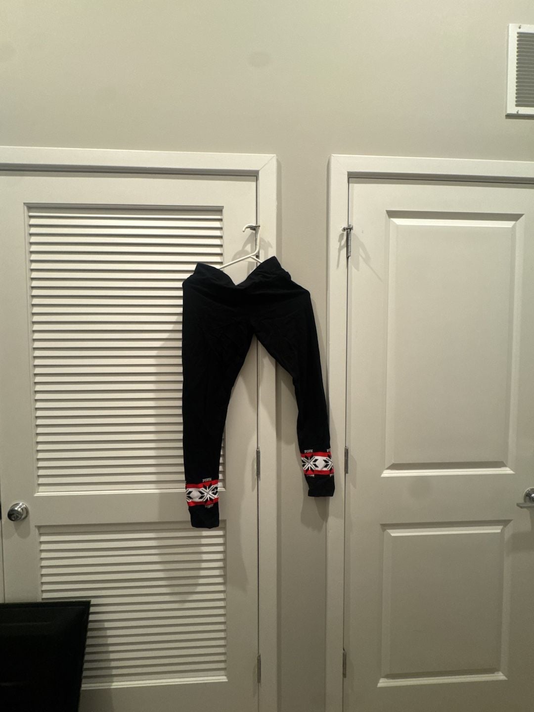 Victoria's Secret PINK Christmas Snowflake Yoga Leggings Black 2