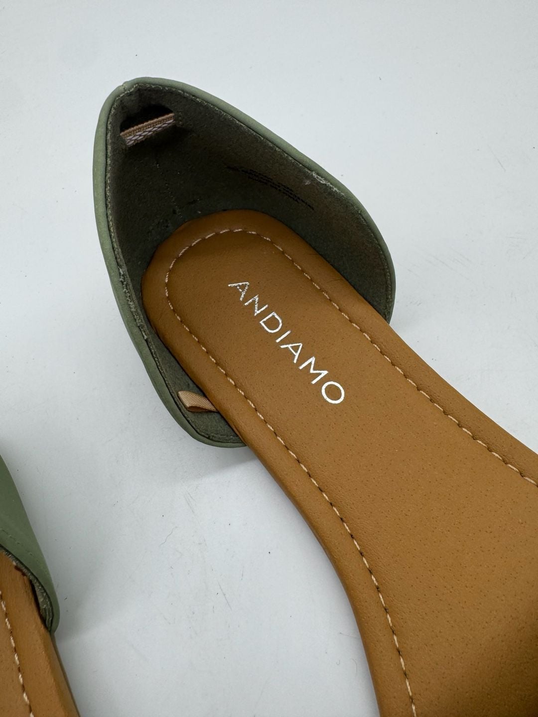 Andiamo Acody Flat Sandals Size 7.5M Green Chain Detail 3
