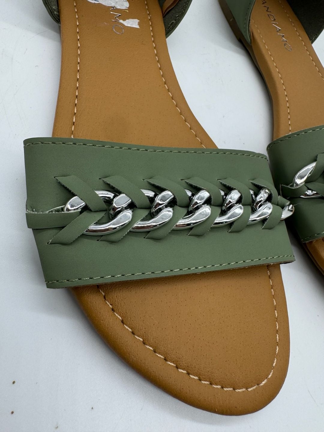 Andiamo Acody Flat Sandals Size 7.5M Green Chain Detail 4