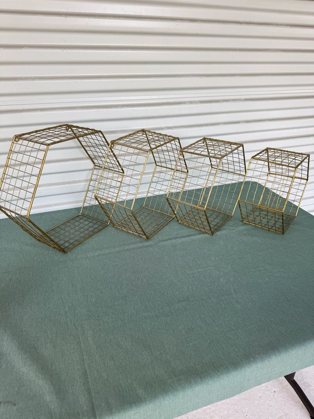 Hexagon Wire Mesh Wall Shelves Set of 4 Gold Metal 2