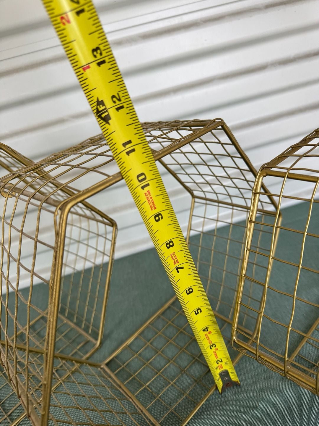 Hexagon Wire Mesh Wall Shelves Set of 4 Gold Metal 5