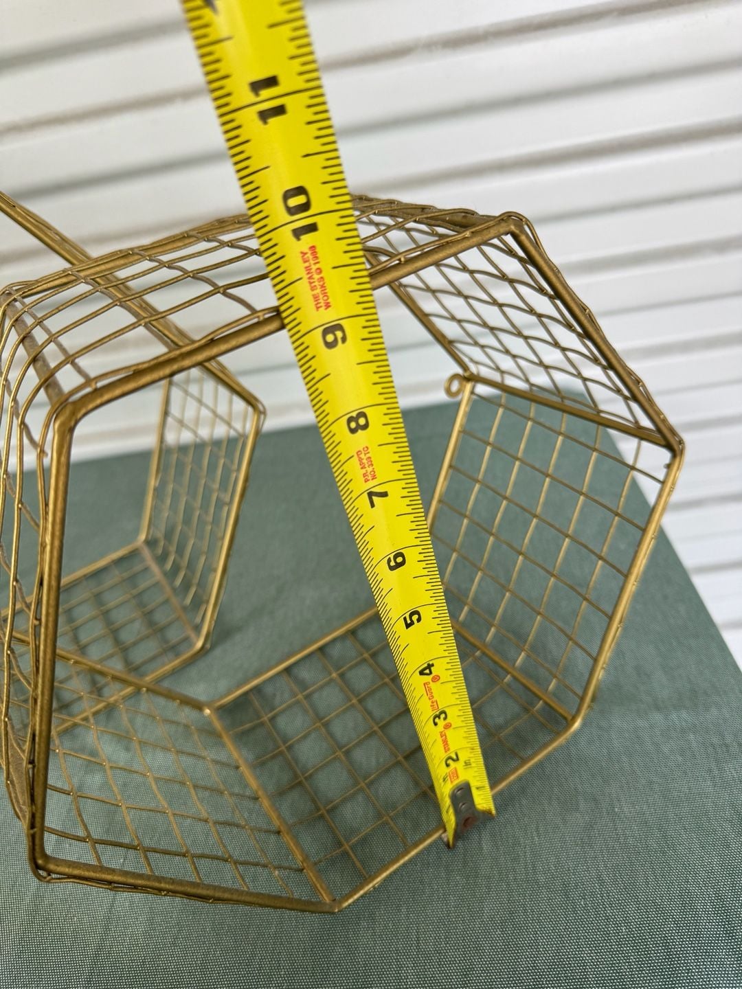 Hexagon Wire Mesh Wall Shelves Set of 4 Gold Metal 6