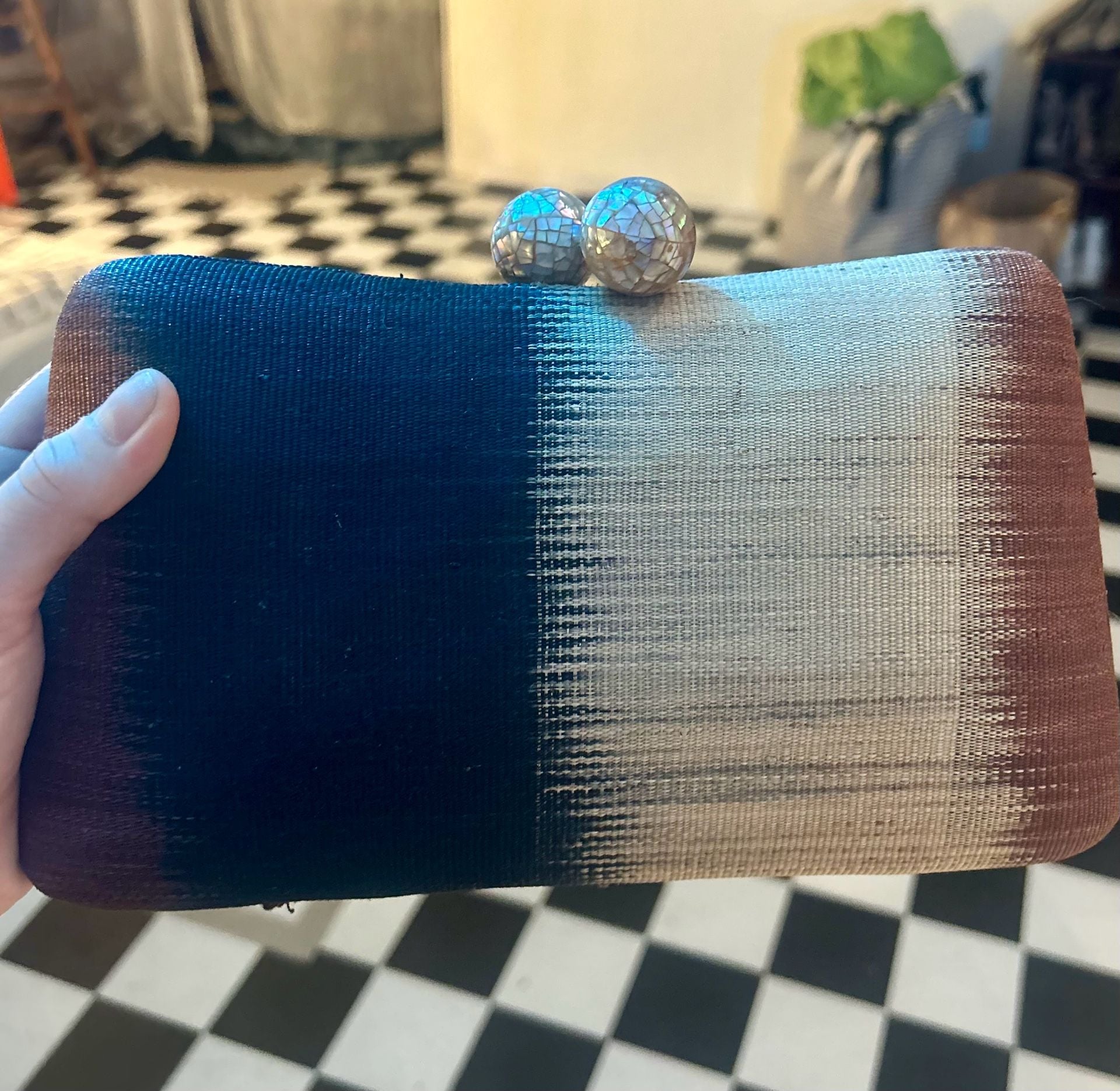 Serpui Marie Woven Straw Clutch Mother of Pearl Clasp Ombre 2