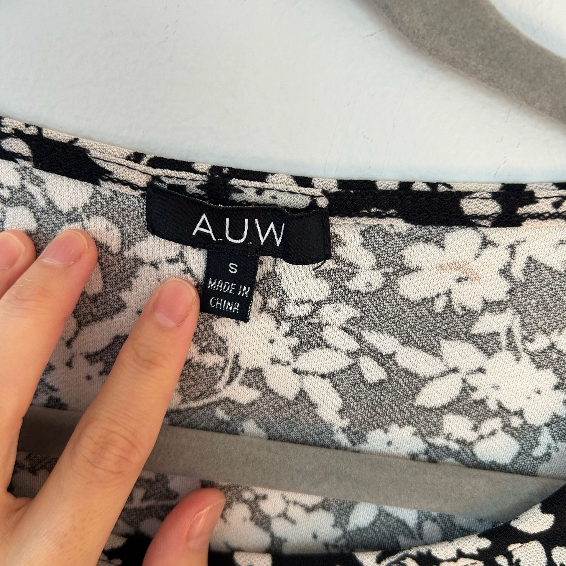 A.U.W. Black White Floral Twist Front Top Size S 3