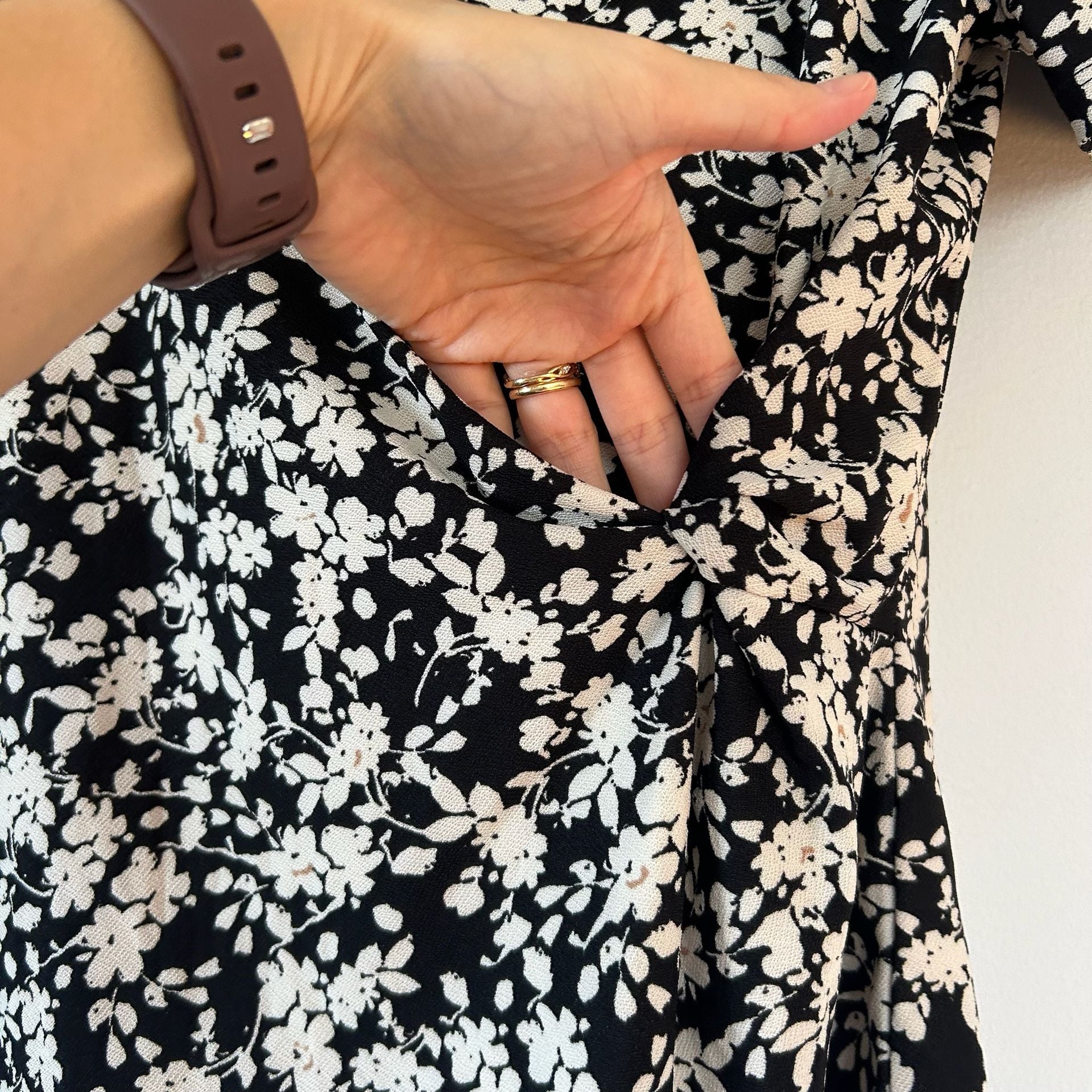 A.U.W. Black White Floral Twist Front Top Size S 4