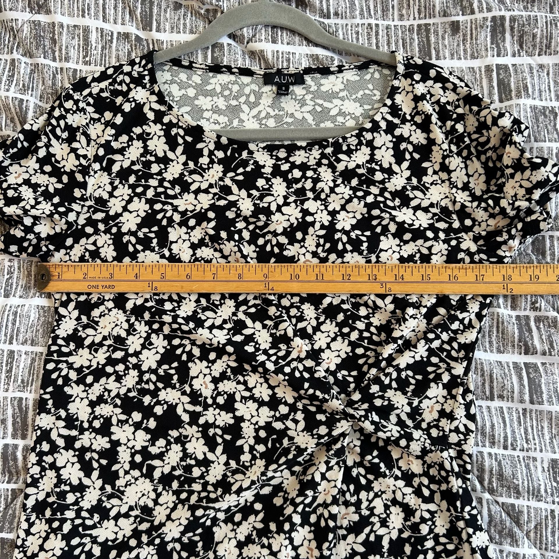 A.U.W. Black White Floral Twist Front Top Size S 6