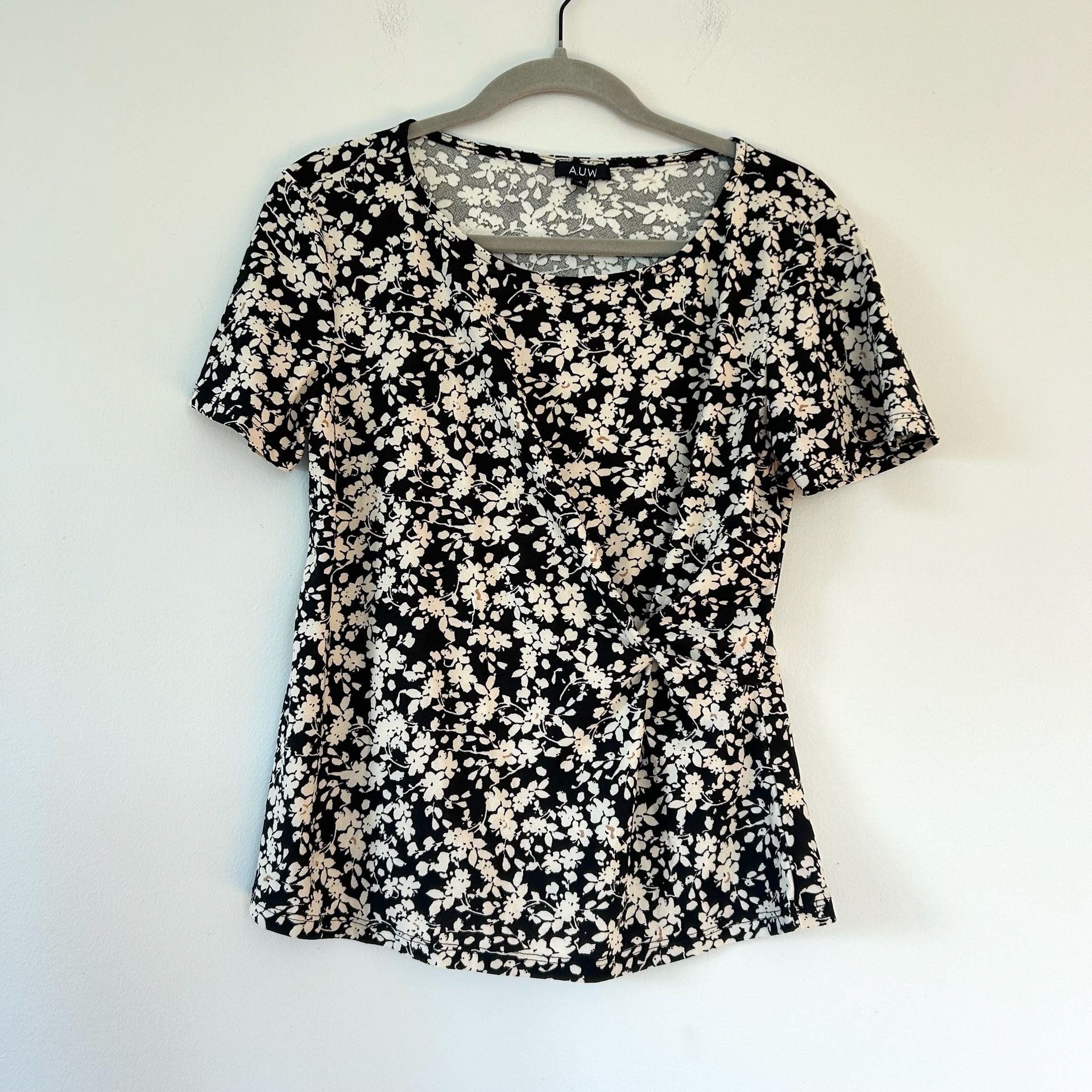 A.U.W. Black White Floral Twist Front Top Size S 8