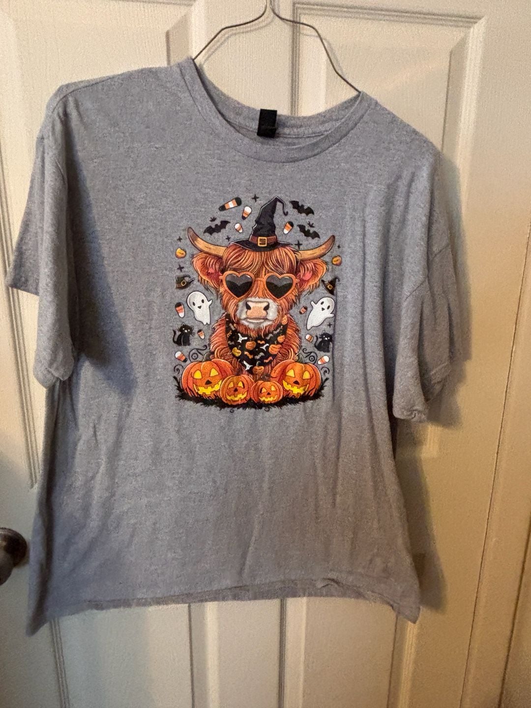 Gildan Halloween Highland Cow Size XL Graphic T-Shirt 2