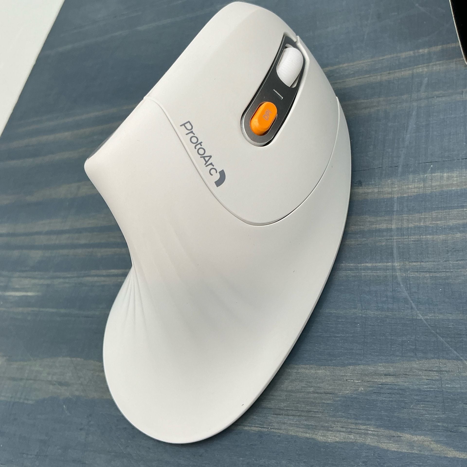ProtoArc EM11 NL Rechargeable Ergonomic Vertical Mouse White 9