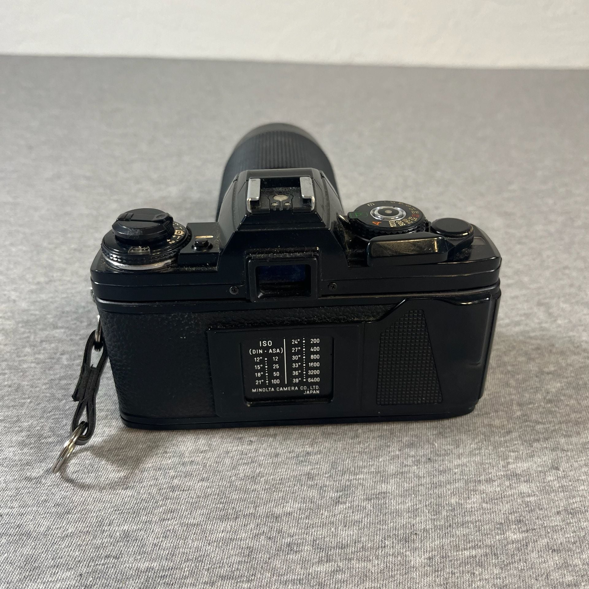 Minolta X-700 35mm SLR Film Camera with 80-200 mm Macro Focusing Zoom Lens 3
