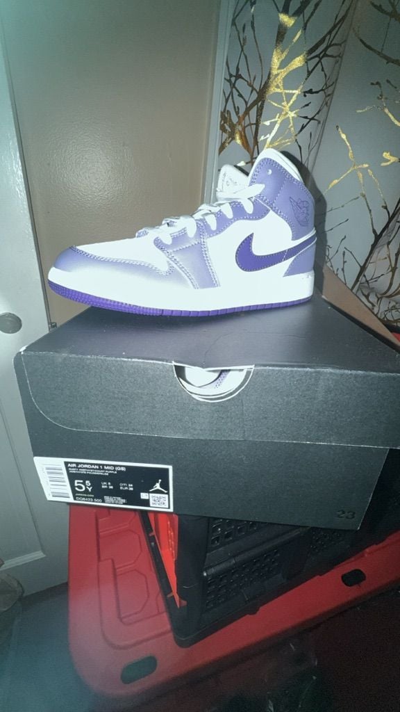 Air Jordan 1 Mid GS Size 5.5Y Dusty Amethyst Court Purple 2