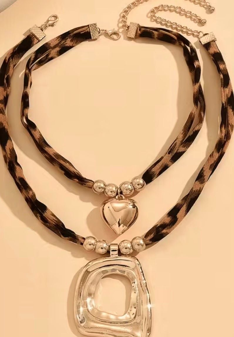 2pcs Set Vintage Leopard Print Heart Pendant Necklace 1
