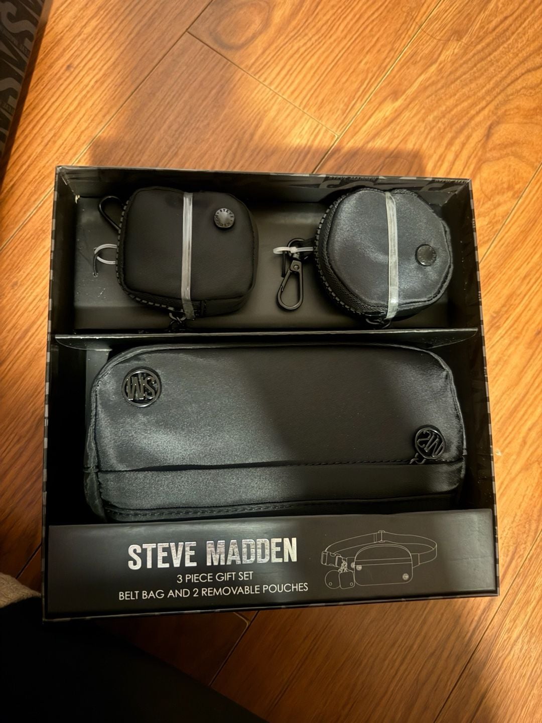 Steve Madden 3 Piece Gift Set Belt Bag and 2 Removable Pouches Black 1