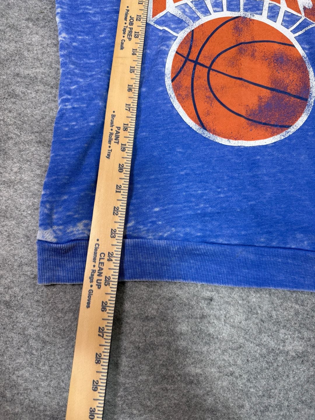 NBA New York Knicks Sweatshirt Size M Mineral Wash Blue Crewneck 5