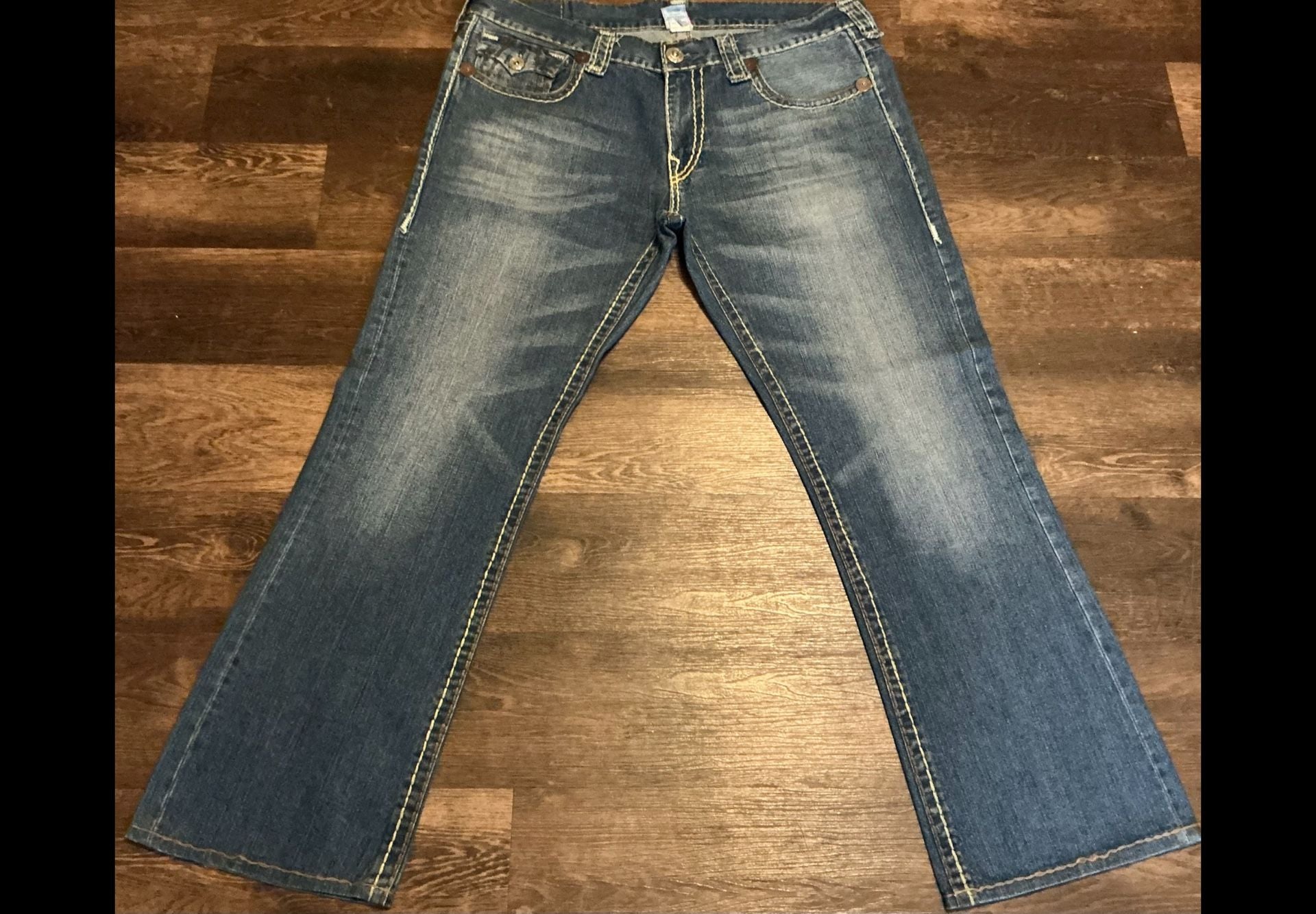 True Religion Billy Super T World Tour Bootcut Jeans – Medium Wash 3