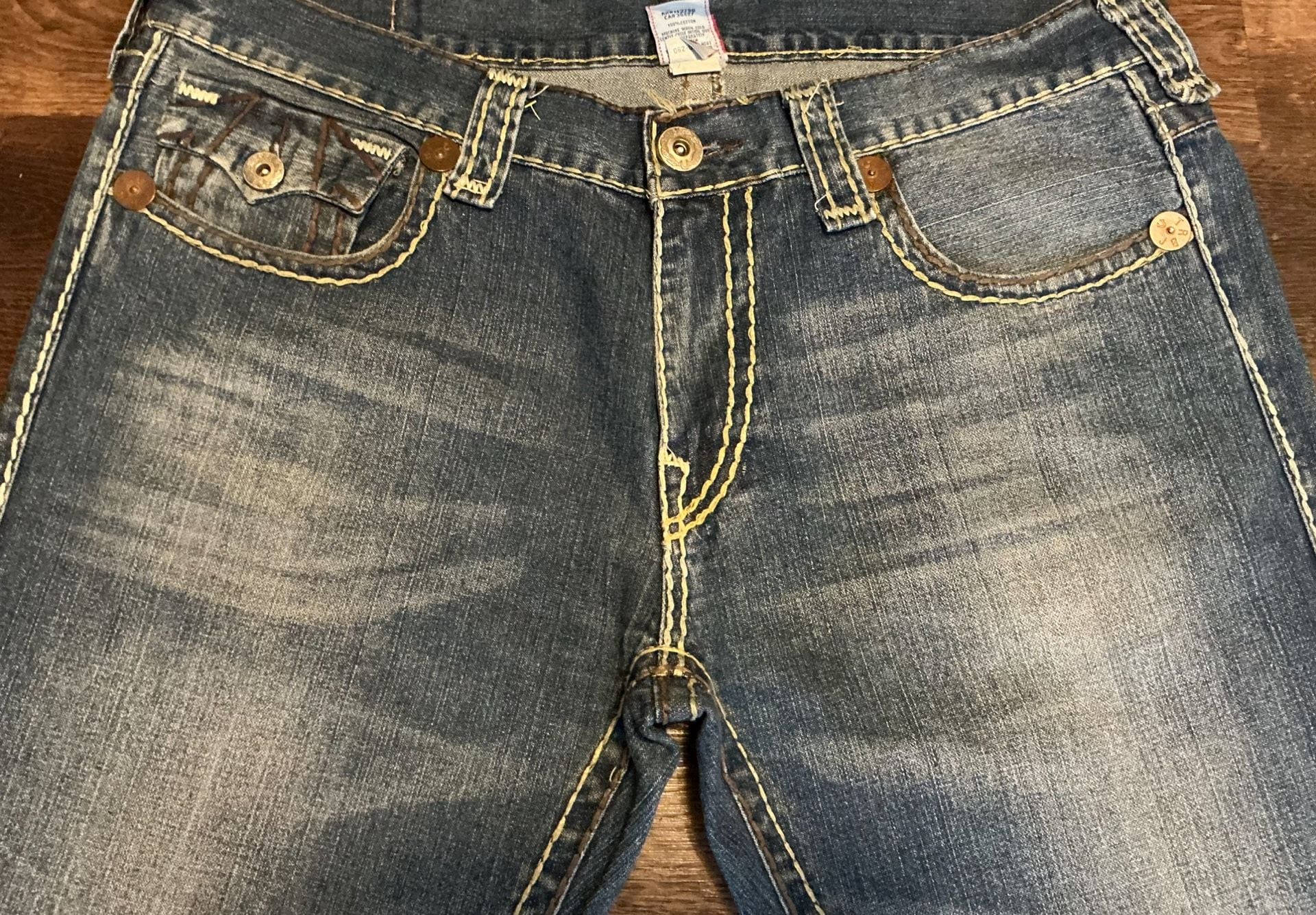 True Religion Billy Super T World Tour Bootcut Jeans – Medium Wash 4