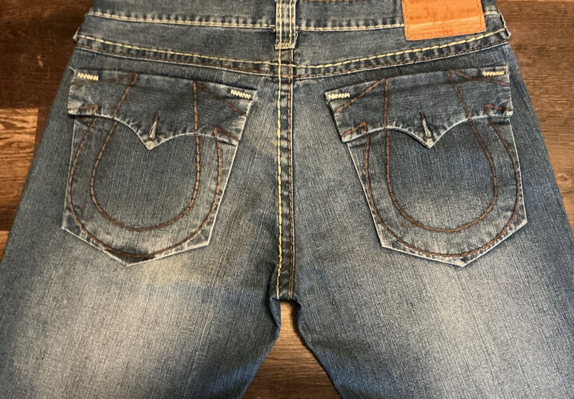 True Religion Billy Super T World Tour Bootcut Jeans – Medium Wash 8