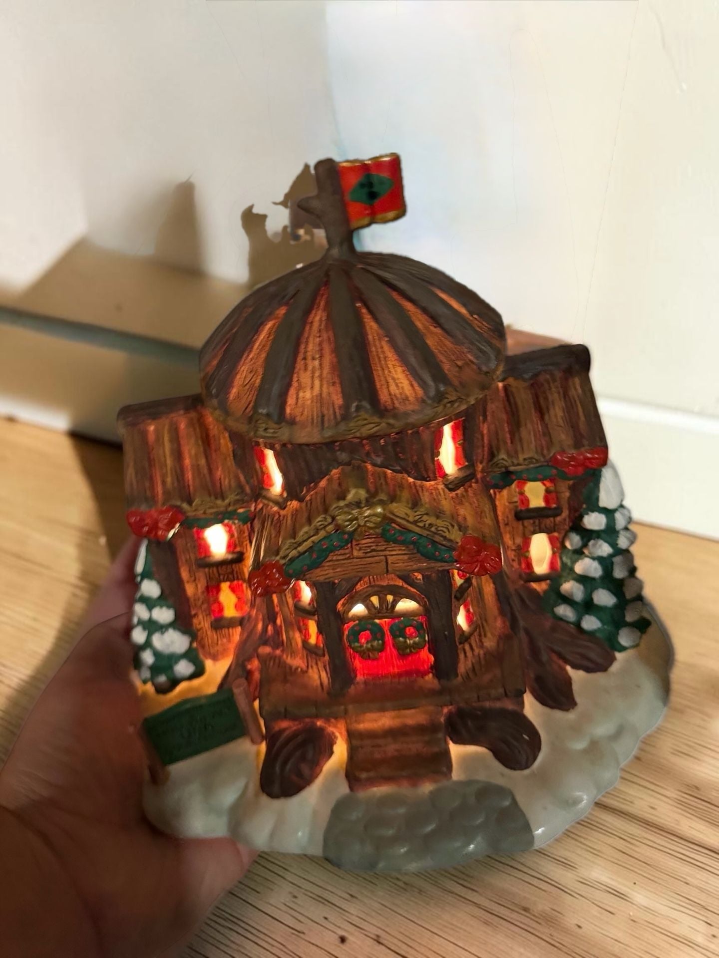 Hollybeary U.S.A. Courthouse 1996 Lighted Village Piece 3