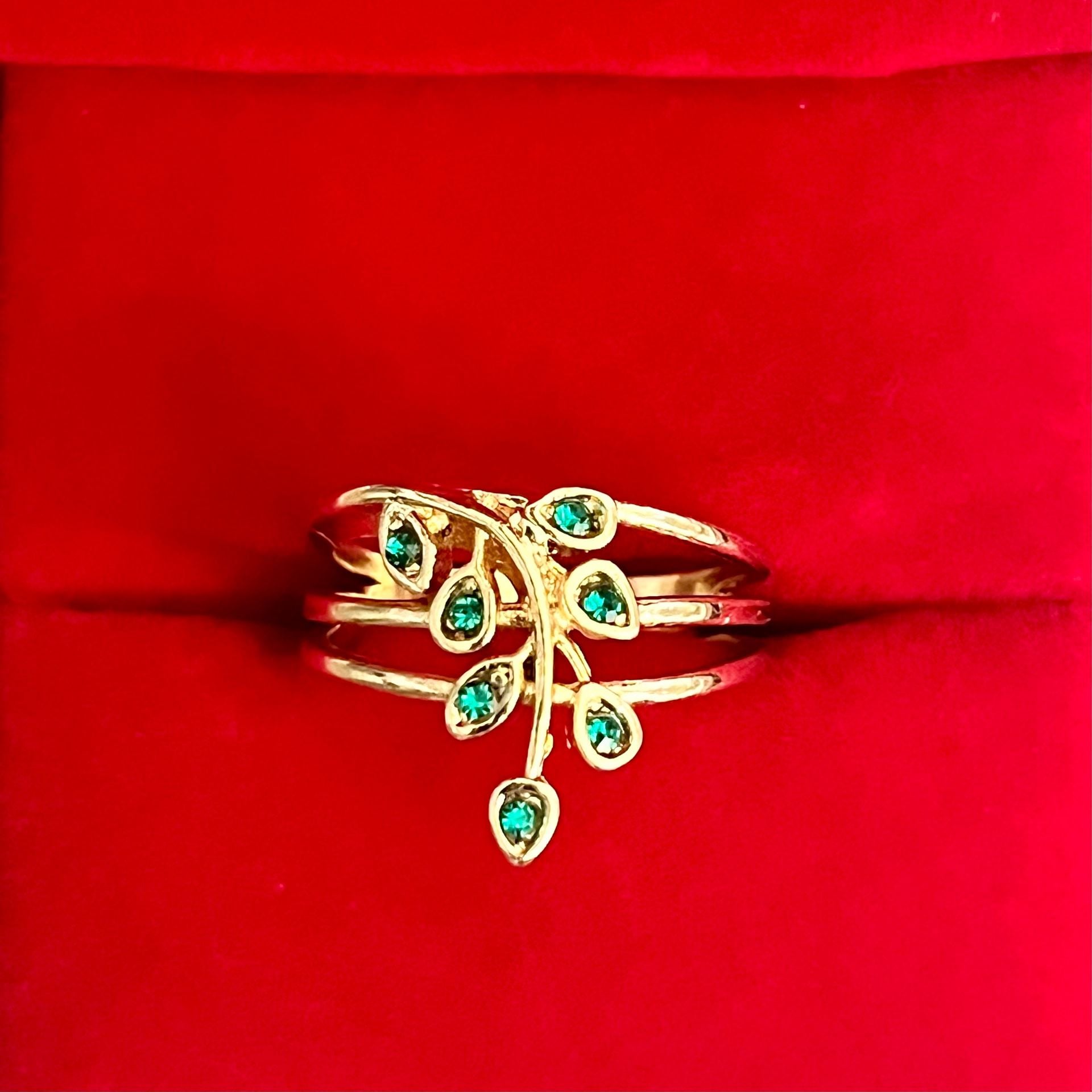 Gold-Tone Green Rhinestone Leaf Branch Statement Ring Size 6 1