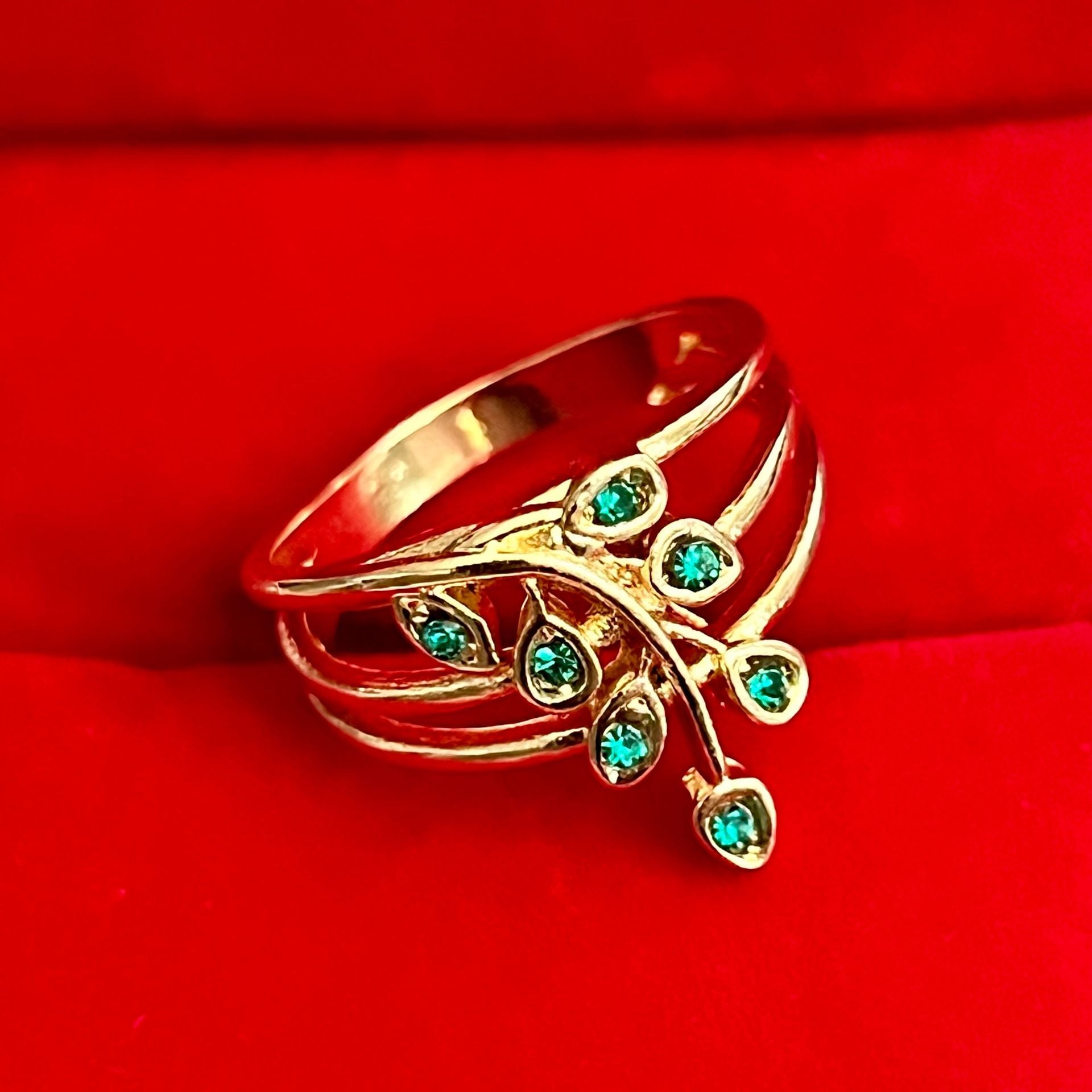 Gold-Tone Green Rhinestone Leaf Branch Statement Ring Size 6 2