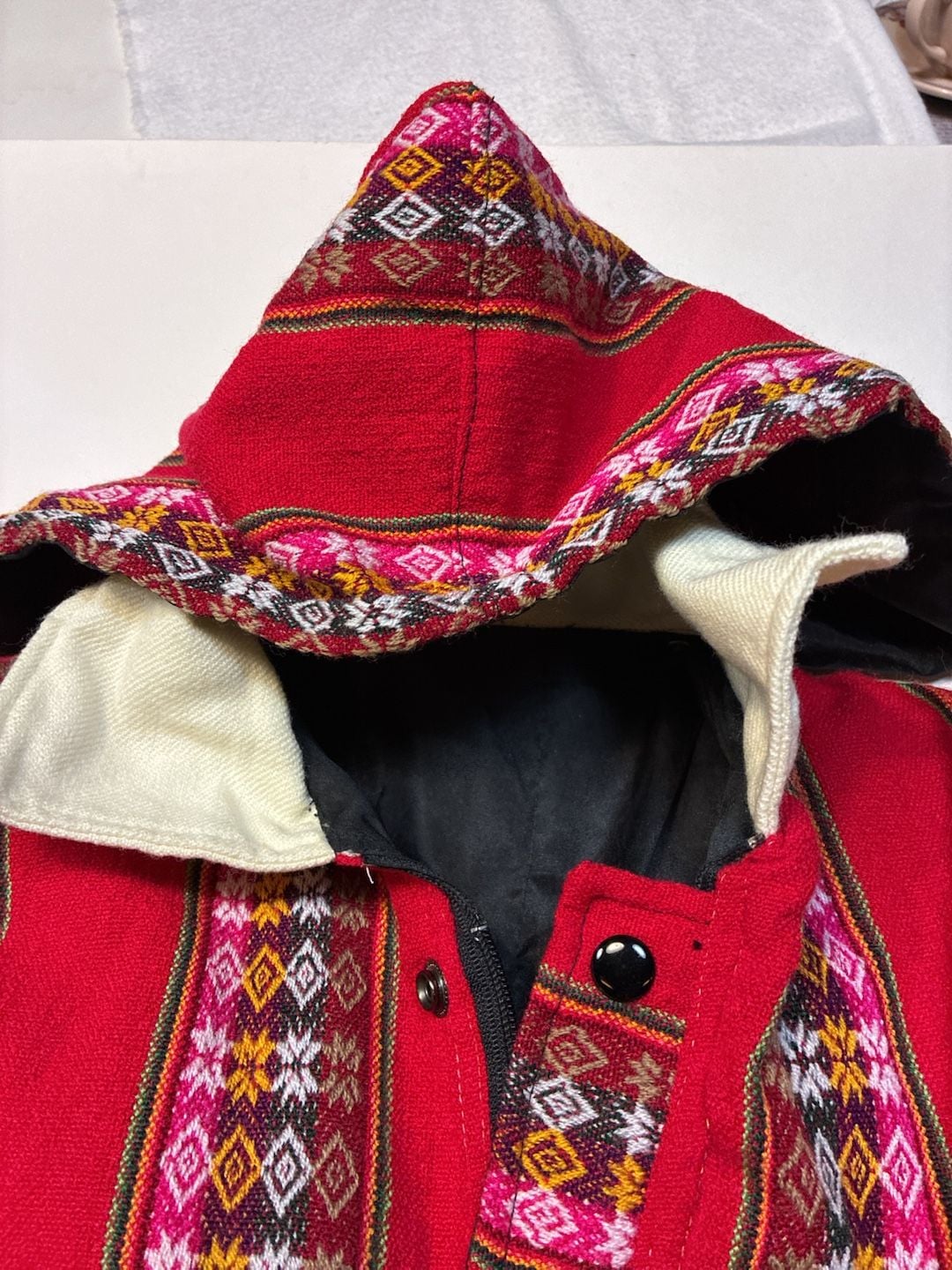 Vintage Handcrafted Hooded Jacket Red White Geometric Print Size M 7