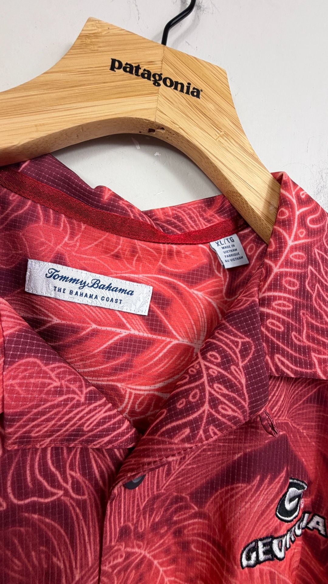 UGA Georgia Bulldogs Tommy Bahamas Hawaiian Shirt Men's 3XL Red 4