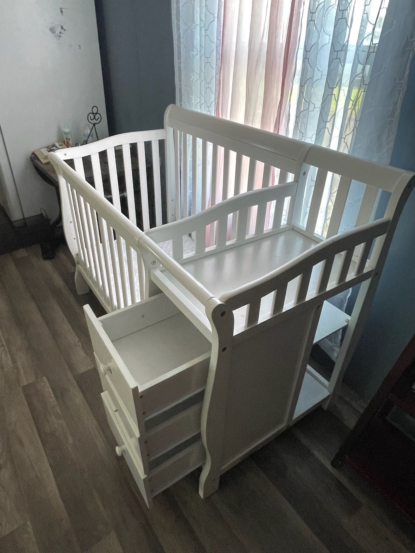 Dream On Me Brody 5-in-1 Convertible Crib with Changer White 1