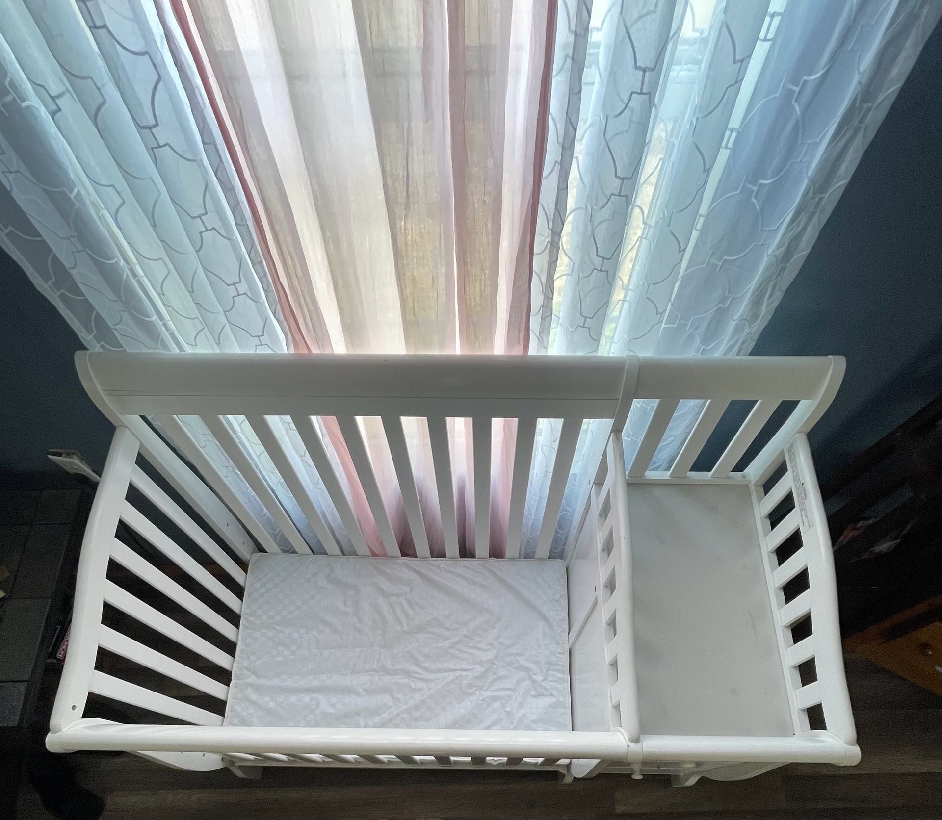 Dream On Me Brody 5-in-1 Convertible Crib with Changer White 2