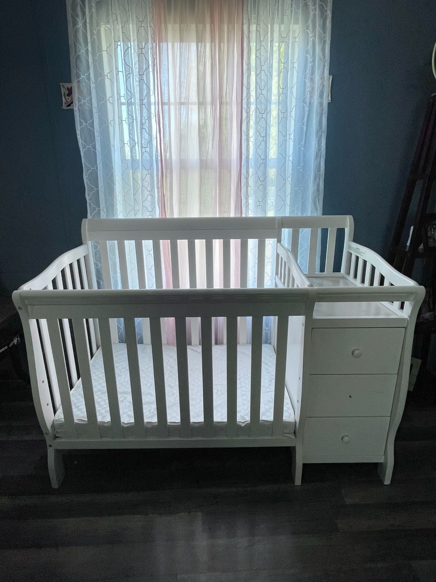 Dream On Me Brody 5-in-1 Convertible Crib with Changer White 3