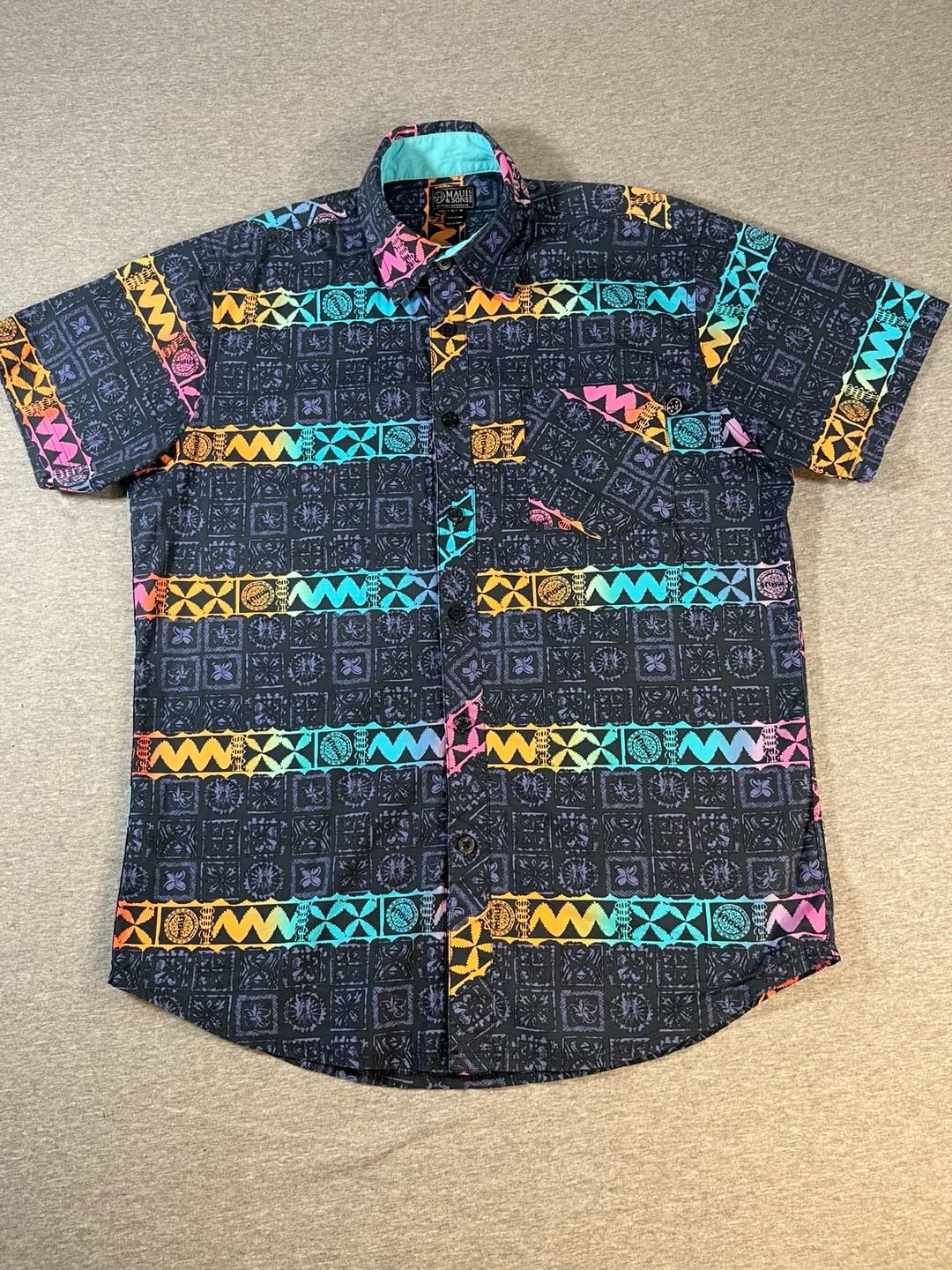 Maui and Sons Black Multi color Button Up Short Sleeve Hawaiian Shirt Men’s M 2