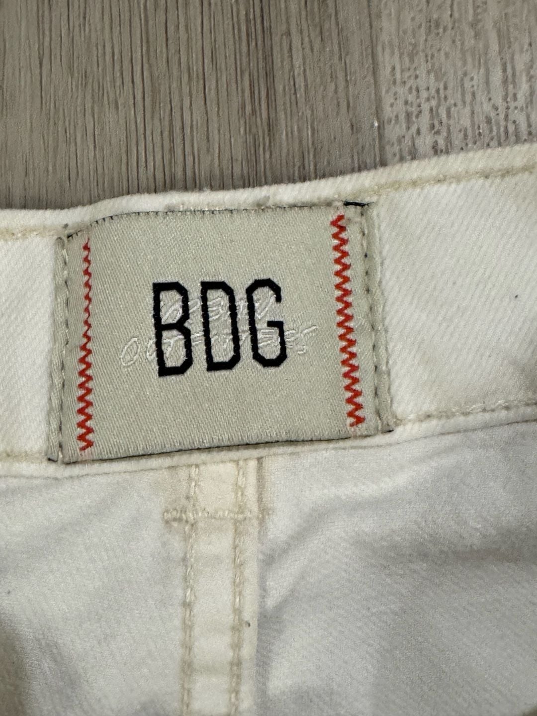 BDG RIH Mid-Rise Size 29 White Denim Jeans 3