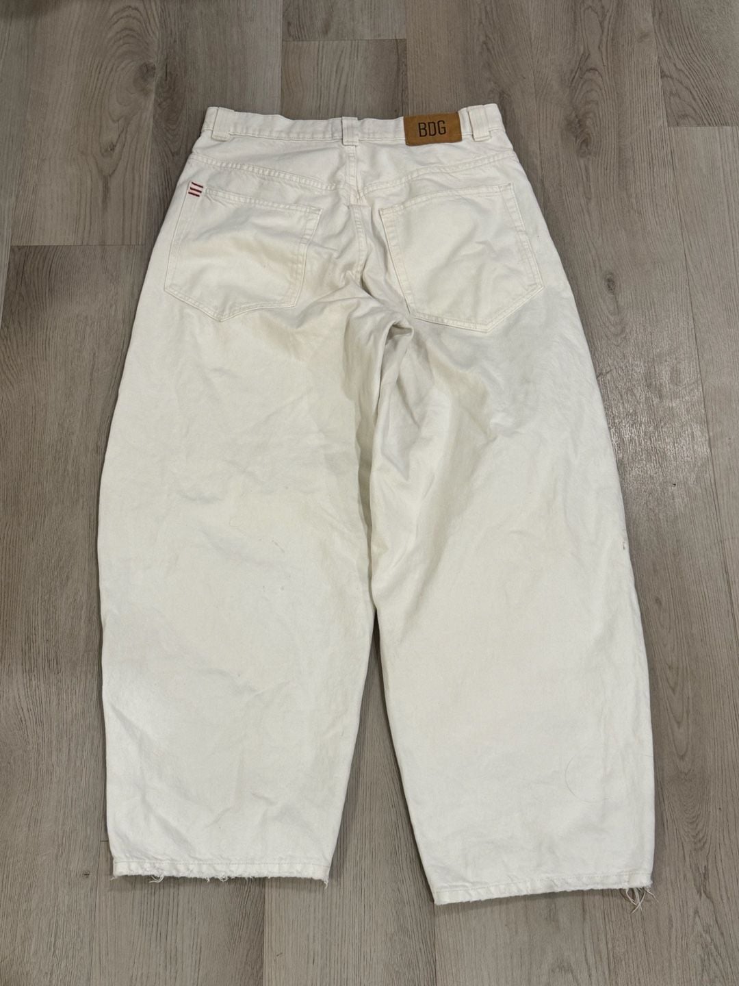 BDG RIH Mid-Rise Size 29 White Denim Jeans 10