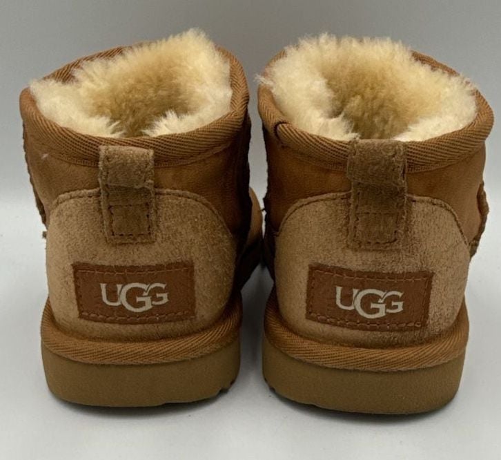 Ugg Classic Ultra Mini Boots Chestnut Suede
Size 13 Y
#889 6
