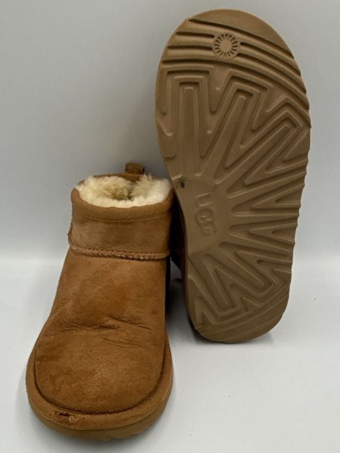 Ugg Classic Ultra Mini Boots Chestnut Suede
Size 13 Y
#889 8