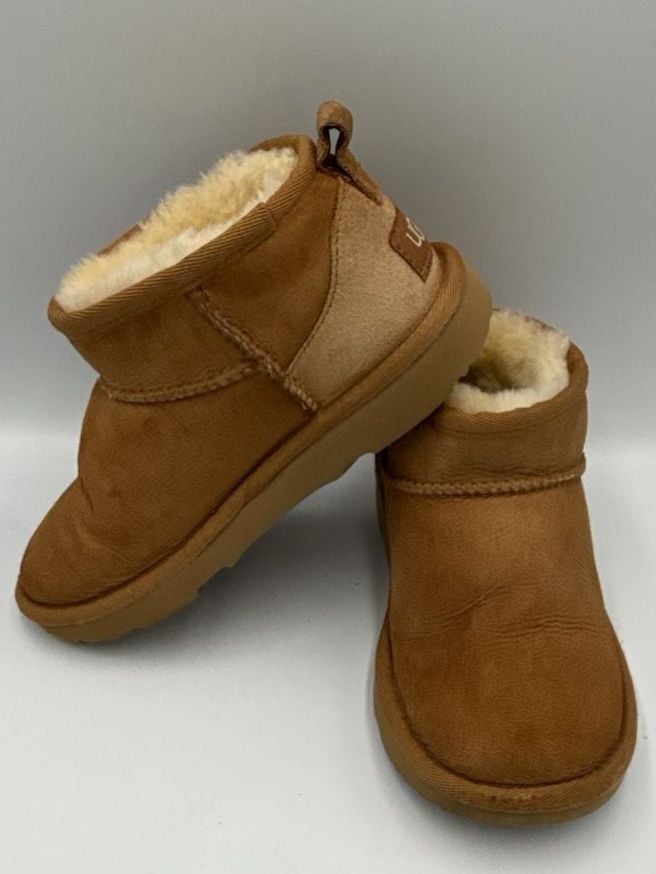 Ugg Classic Ultra Mini Boots Chestnut Suede
Size 13 Y
#889 9