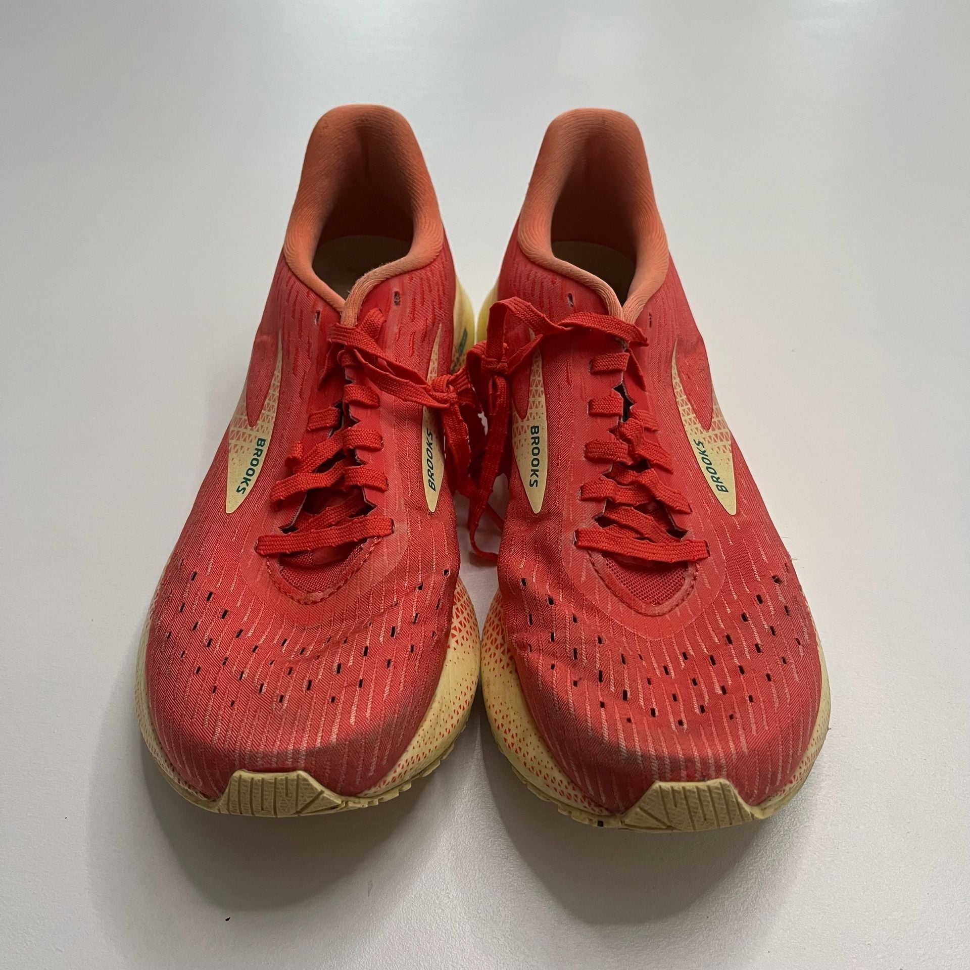 Brooks Hyperion Tempo Size 9.5 Coral Yellow Running Shoes 2