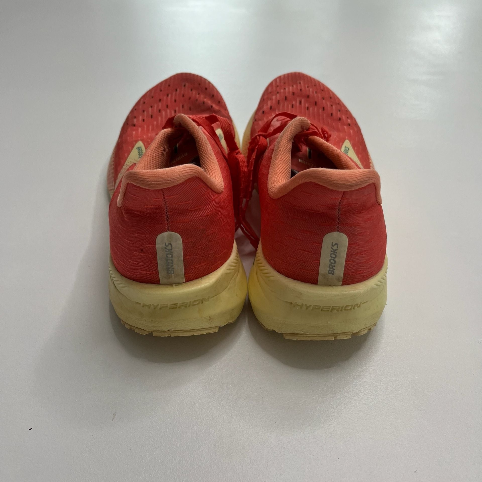 Brooks Hyperion Tempo Size 9.5 Coral Yellow Running Shoes 6