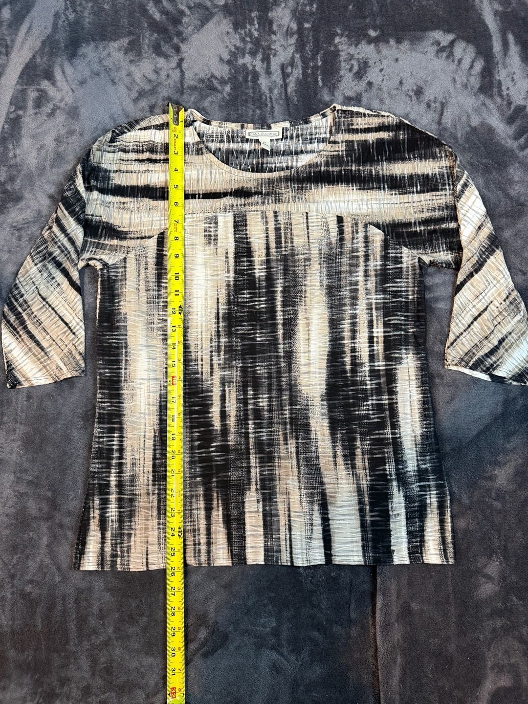 Women’s Dana Buchman Crinkled Top Size M Black Beige Abstract 3/4 Sleeve#154 2