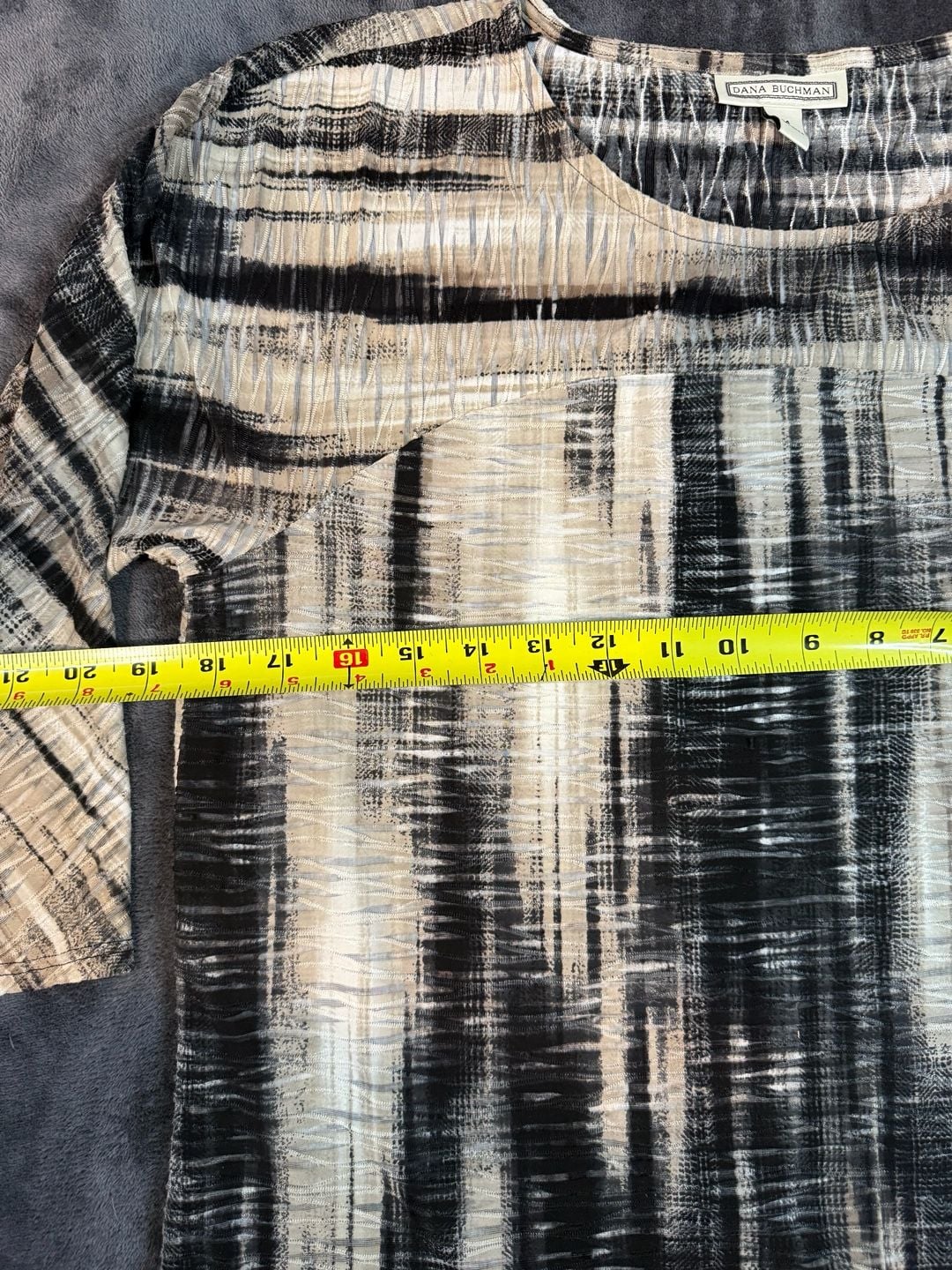 Women’s Dana Buchman Crinkled Top Size M Black Beige Abstract 3/4 Sleeve#154 3