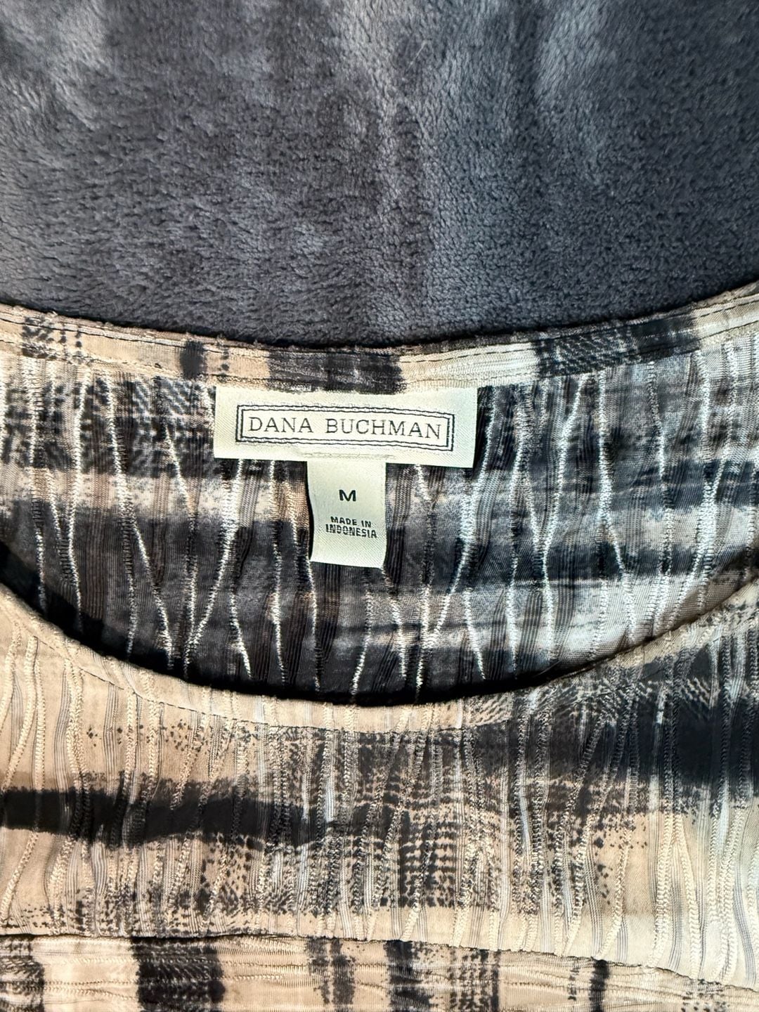 Women’s Dana Buchman Crinkled Top Size M Black Beige Abstract 3/4 Sleeve#154 4