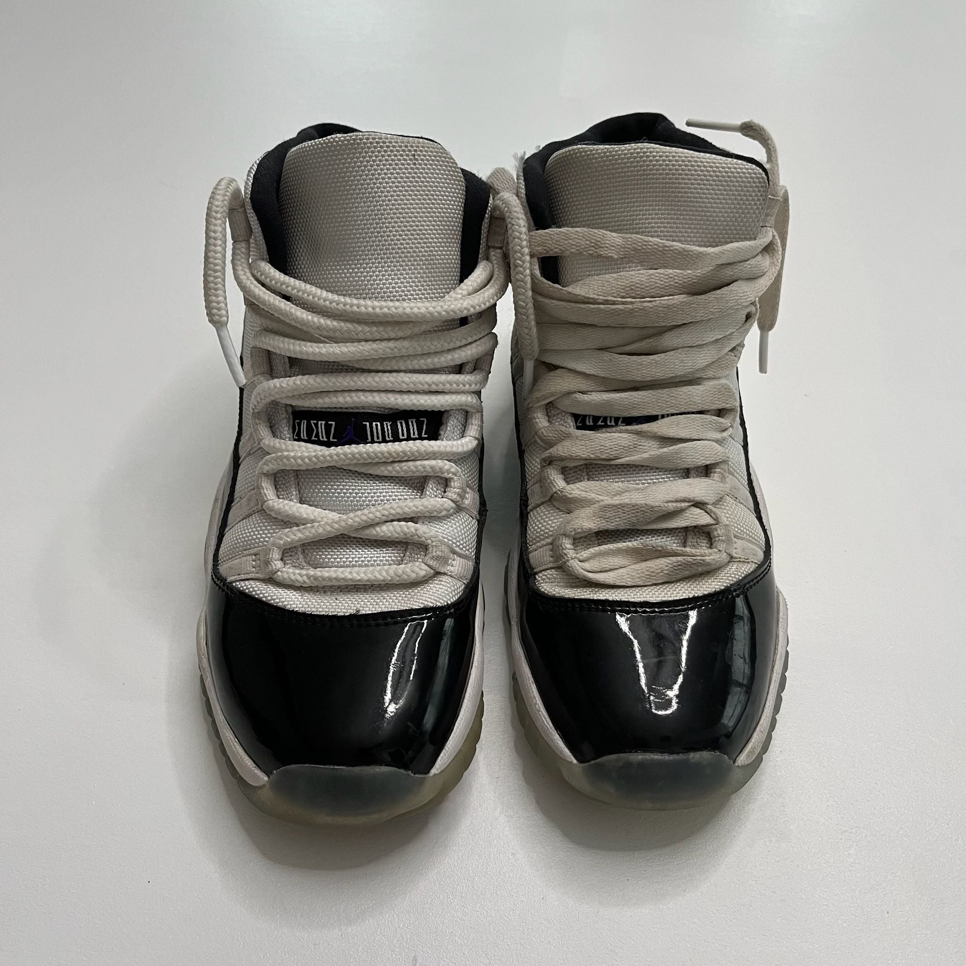 Nike Air Jordan 11 Retro Concord Size 6Y Black White 2